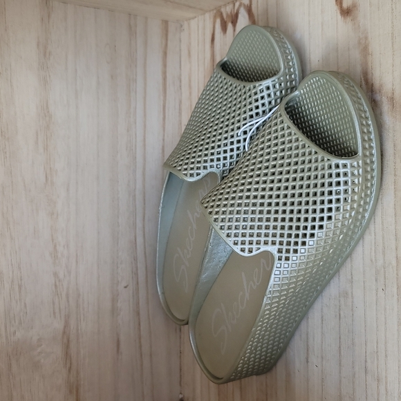 Skechers Plastic Waffle Design Open Toe Wedges - Picture 2 of 8